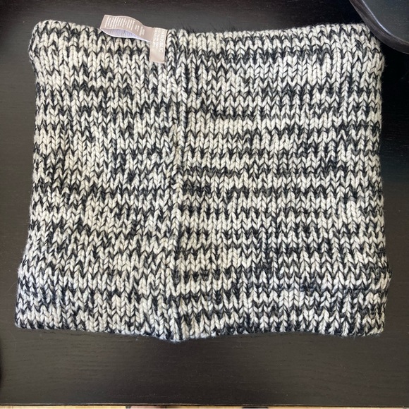 Banana Republic black and grey faux fur snood - Picture 2 of 2